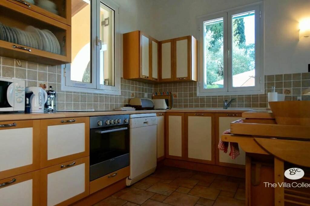 Gastouri Villa Pascalia With Heated Pool In October And Views 아킬레이온 외부 사진